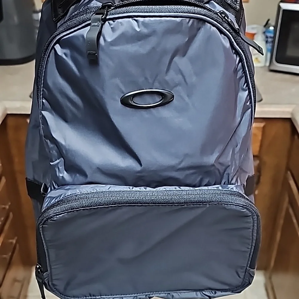 OAKLEY Packable Backpack 🎒 Perfect For Travel! NEW